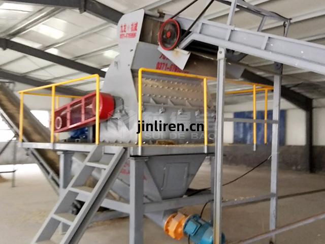 徐州(zhou)重(zhong)型粉碎機生產線(xian)現場