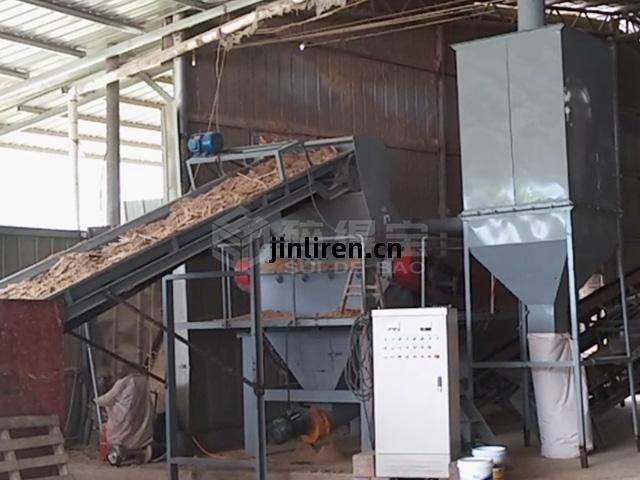 福(fu)建(jian)邊(bian)角料粉(fen)碎現場