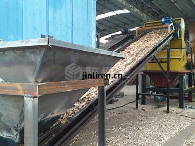 重(zhong)型木(mu)材(cai)粉碎(sui)機(ji)現場